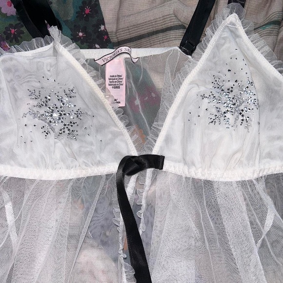 Victoria’s Secret snowflake ruffley lingerie top ! size m - Picture 2 of 3